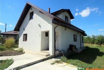 Casă cu 4 camere cu Teren 1464 Mp în Horlești - 18