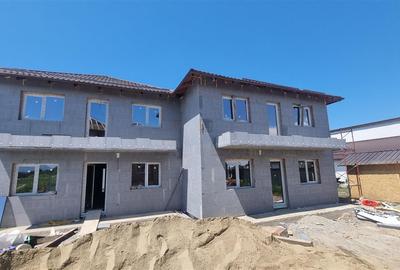 Duplex cu 4 camere cu Teren 250 Mp în Sânpetru - 2