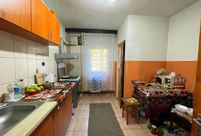 Apartament 3 camere+boxa-bloc 1989-Centru-Targu Cucu - 2