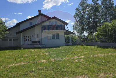 Casă cu 3 camere cu Teren 878 Mp în Central - 4