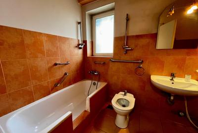 Apartament cu 4 camere decomandat în Central - 2