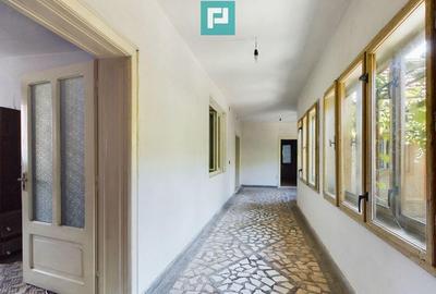 Casa cu 8 Camere in Salajeni - 1