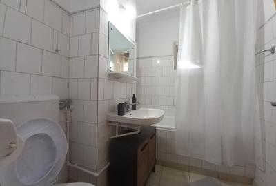 Garsoniera decomandata in bloc mixt , etaj 3, libera , Matei Basarab -central - 2