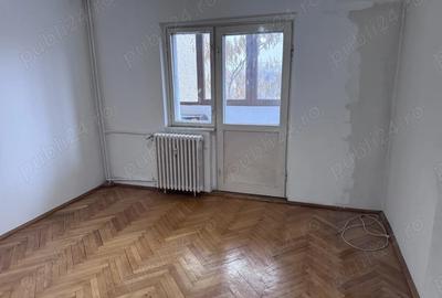 Apartament cu 3 camere decomandat în Seleuș
