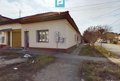 Apartament cu 2 camere decomandat în Pârneava
