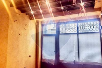 Casă cu 10 camere cu Teren 93 Mp în P-ța Unirii - 2