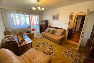 Apartament cu 2 camere decomandat în Casa de Cultură