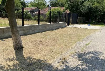 Teren de 1698 mp, în Gherghița - 3