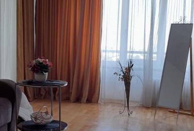 Apartament cu 3 camere decomandat, mobilat în P-ța Alba Iulia