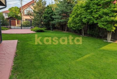 Casă individuală cu 7 camere cu Canalizare în Central - 1