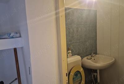 Inchiriez spatiu, 1 Mai, vizavi Confectii, scara exterioara. - 9