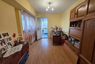 Piata Gorjului, 5 minute metrou, stradal pe Iuliu Maniu, vedere mixta, bloc 1979 - 4