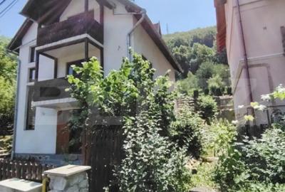 Casă cu 5 camere cu Teren 226 Mp în Sovata - 13