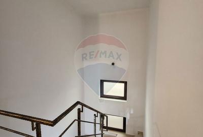 Casă cu 5 camere cu Teren 222 Mp în Dobroești - 12