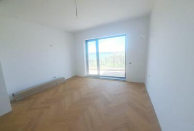 Apartament cu 3 camere decomandat în Delfinariu - 2