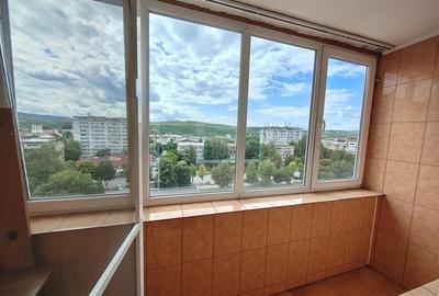 Apartament cu 2 camere decomandat în Micro 4 - 9