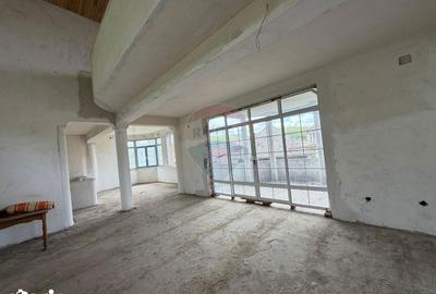 Casă cu 6 camere cu Teren 2681 Mp în Central - 4