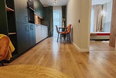 Apartament cu 3 camere semidecomandat în Florești