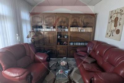 Casă cu 5 camere cu Teren 1459 Mp în Est - 3