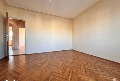 Apartament cu 4 camere decomandat în Doamna Ghica