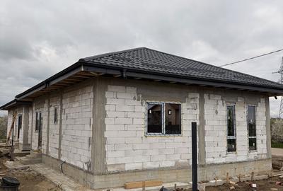 Casă cu 3 camere cu Teren 300 Mp în Central - 10