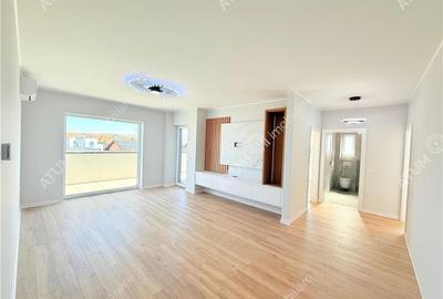 Penthouse cu 3 camere decomandat în Vasile Aaron - 3