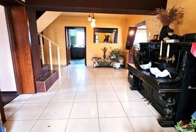 Casă cu 10 camere cu Teren 1100 Mp în Șotânga - 1