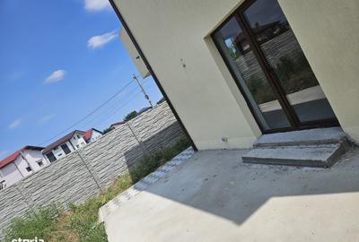 Casă cu 4 camere în Dragomirești-Deal
