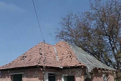 Casă cu 2 camere cu Teren 800 Mp în Central