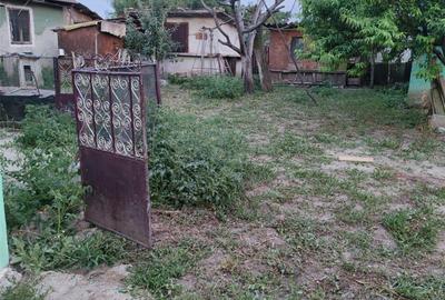 Casă cu 3 camere cu Teren 279 Mp în Stolnici