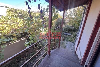 Casă cu 3 camere cu Teren 1623 Mp în Central