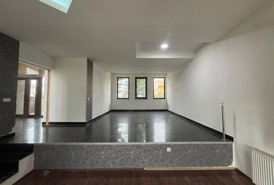 Birou, de 350 mp, în Europa - 3