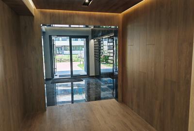 Apartament cu 3 camere semidecomandat în Tractorul - 20