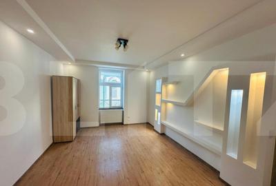 Apartament cu 3 camere semidecomandat în Central