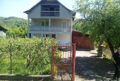 Casă cu 4 camere cu Teren 1000 Mp în Vulcan - 2