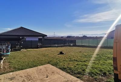 Vând teren Sânpetru Brașov cu utilități - 1