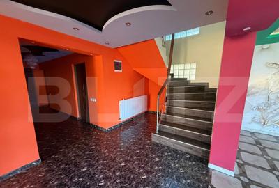 Casă cu 9 camere cu Teren 1000 Mp în Central - 2