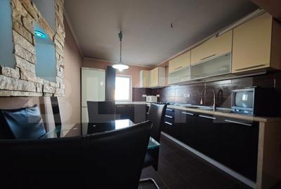 Apartament cu 3 camere decomandat în Iosia