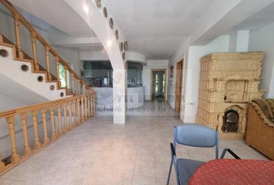 Casă pe trei niveluri, 264 mp utili + Foisor ,teren 2400 mp. - 2