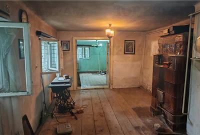 Casa cu 3 camere, garaj si 325mp teren, demolabila, cu toate utilitatile, in Mil - 9