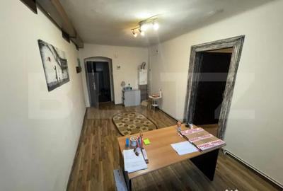 Spațiu comercial, de 50 mp, în Central - 4