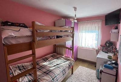 Apartament cu 3 camere în Micro 17 - 2