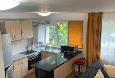 Apartament cu 3 camere decomandat în 7 Noiembrie - 7