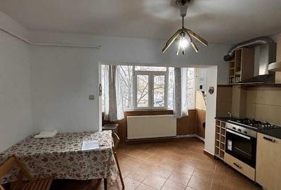 Apartament cu 4 camere decomandat în Exterior Vest