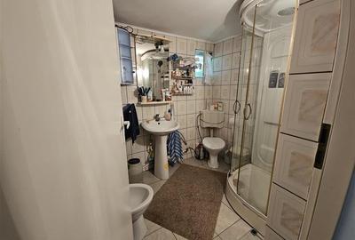 Casa spatioasa de vanzare in centrul satului Racaciuni  teren generos, livada, - 15