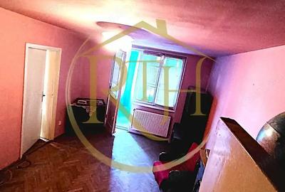 Vand apartament decomandat spatios cu 2 camere in Oravita. Comision ,,0'' - 3