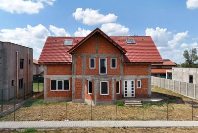 Casă individuală cu 7 camere cu Canalizare în Orțișoara - 1