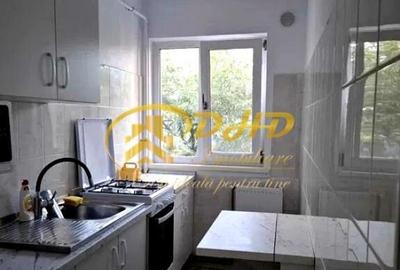 Apartament cu 3 camere semidecomandat în Alexandru cel Bun