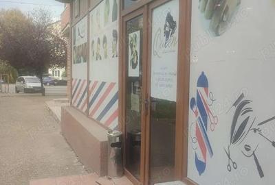 Post de lucru disponibil in salon - 2