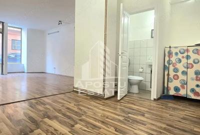Spațiu comercial, de 45 mp, în Central - 10